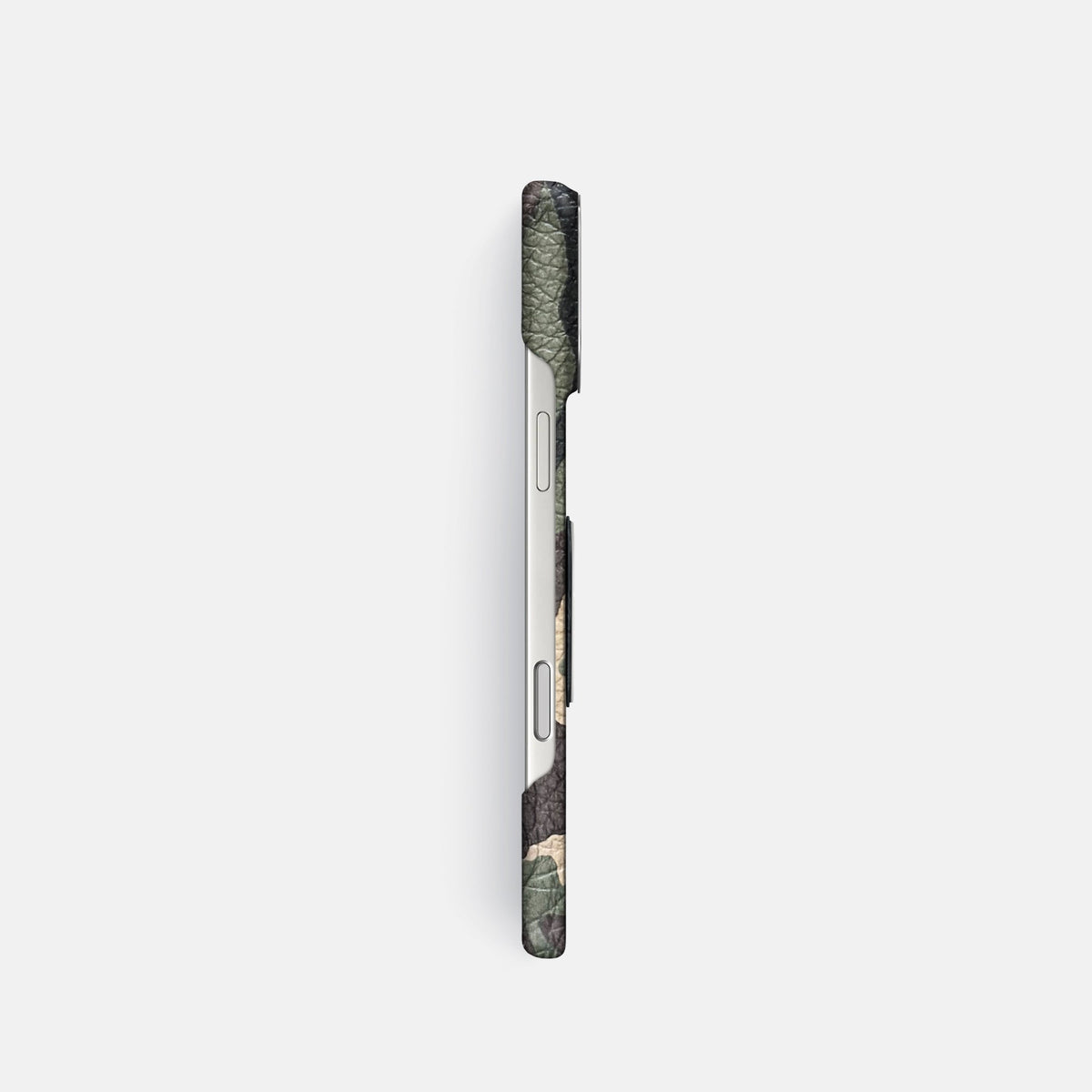 Classic Case With Titanium Skull For iPhone 18 Pro In Calf -3 | Camouflage-Steel