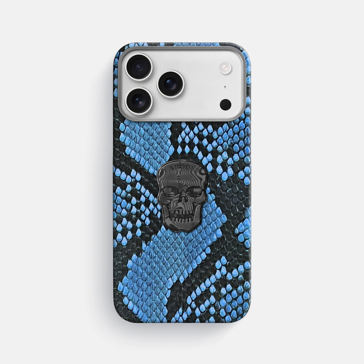 Classic Case With Carbon Skull For iPhone 18 Pro Max In Deluxe Python -1 | Blue-Jeans-Steel