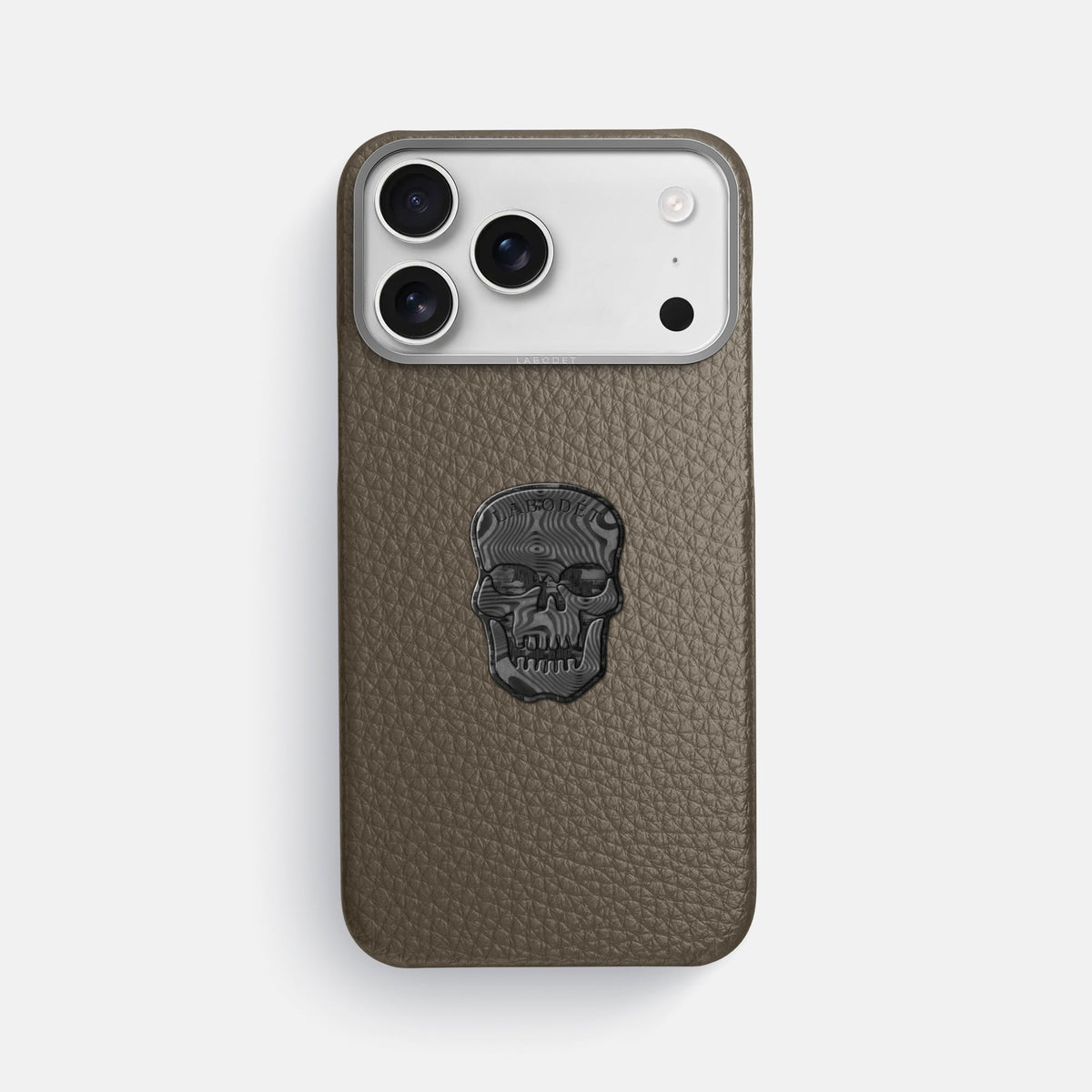 Classic Case With Carbon Skull For iPhone 18 Pro Max In Calf -1 | Taupe-Steel