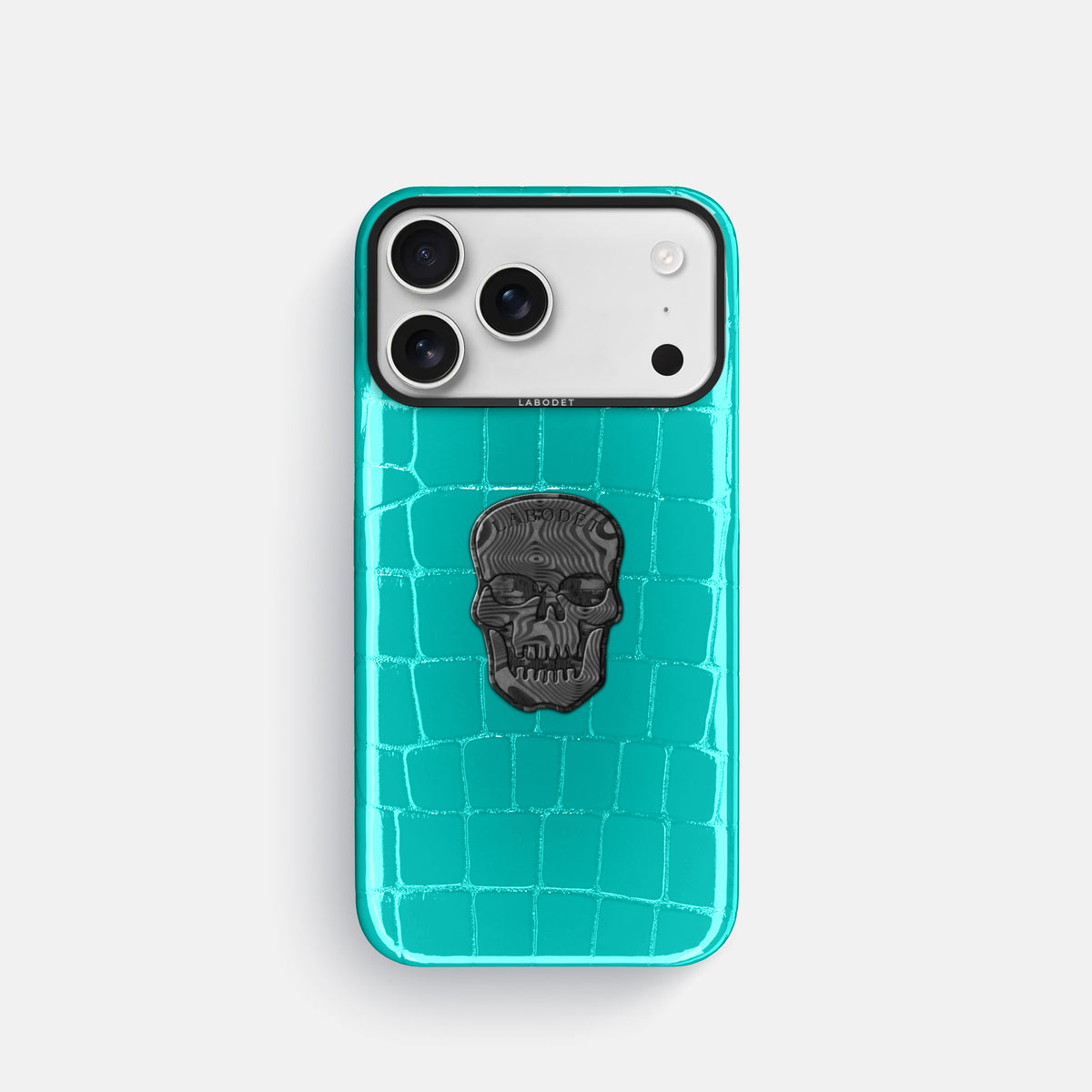 Classic Case With Carbon Skull For iPhone 17 Pro In Shiny Alligator -1 | Mint-Black