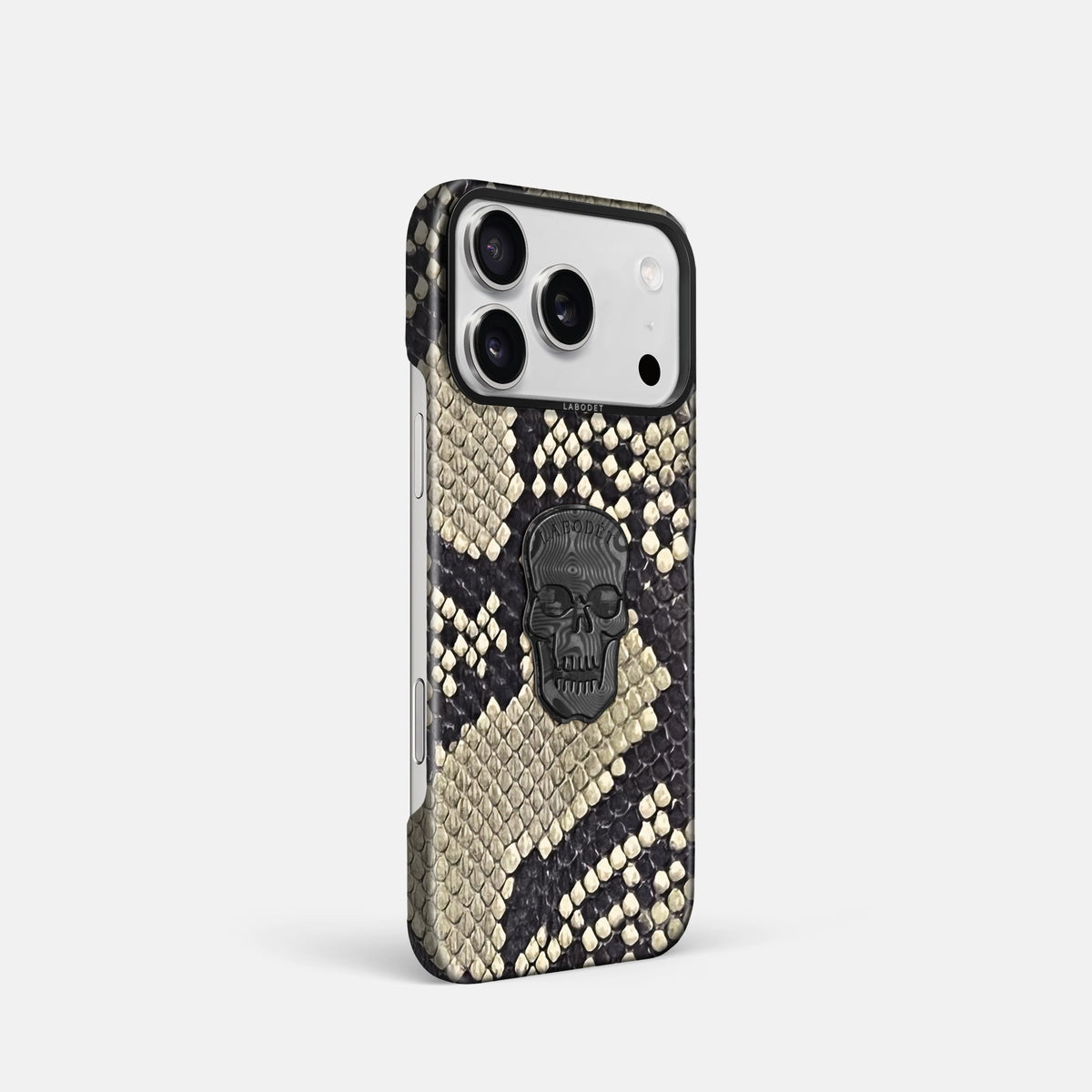 Classic Case With Carbon Skull For iPhone 18 Pro In Deluxe Python -2 | Savannah-Black