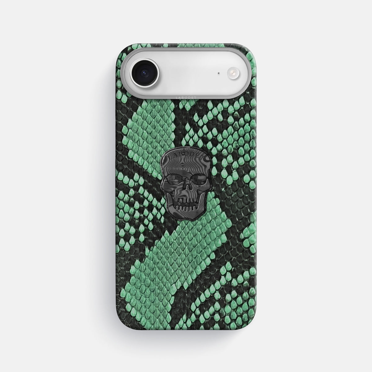 Classic Case With Carbon Skull For iPhone 17 Air In Deluxe Python -1 | Forest-Green-Steel