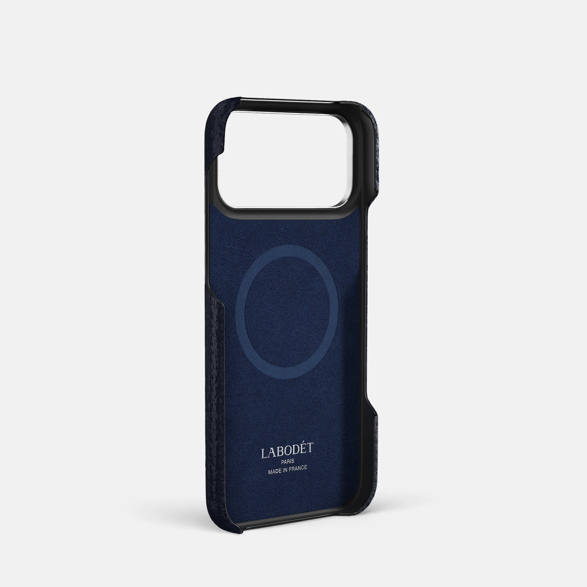 Center Handle For iPhone 17 Pro In Calf -3 | Marine-Steel