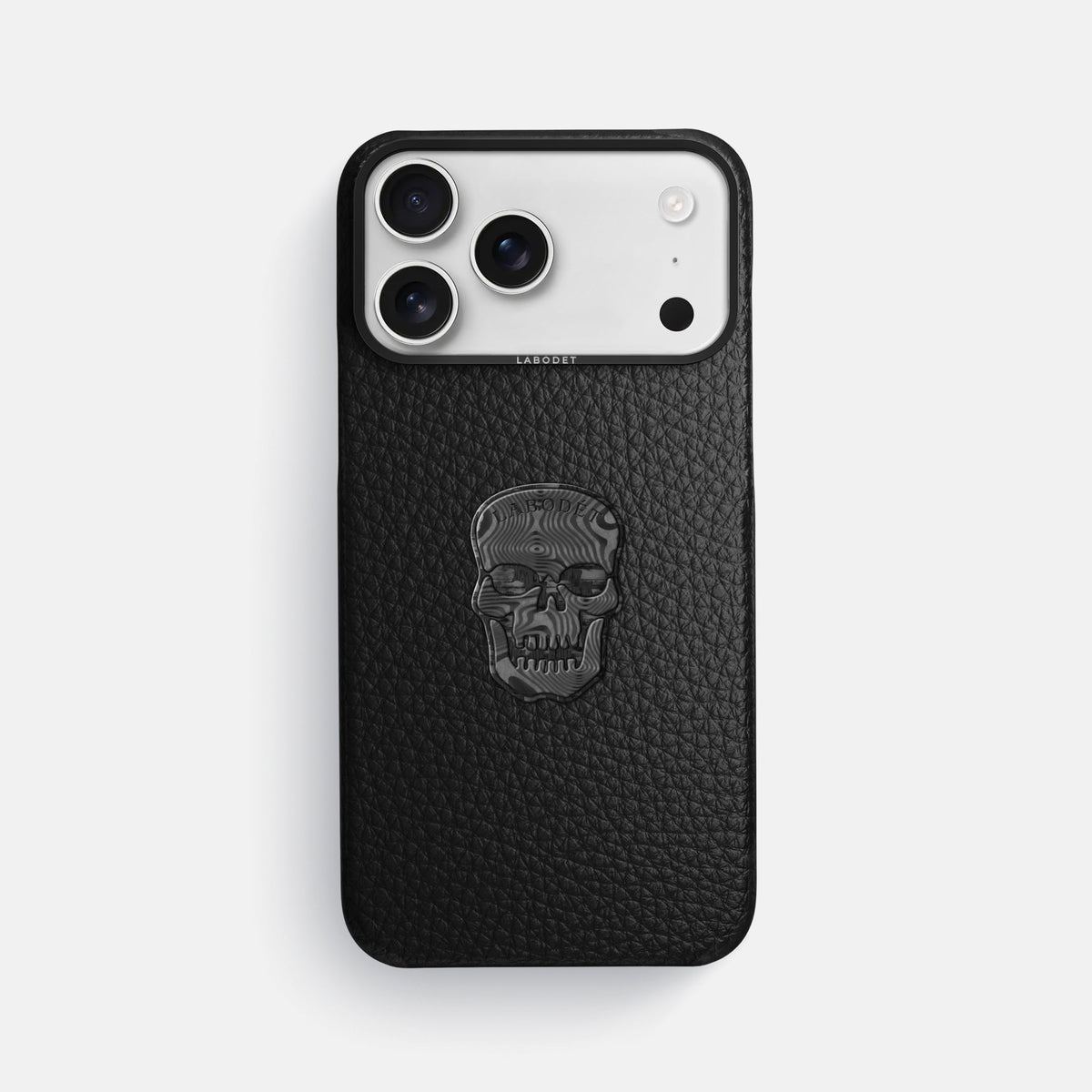 Classic Case With Carbon Skull For iPhone 18 Pro Max In Calf -1 | Black-Black