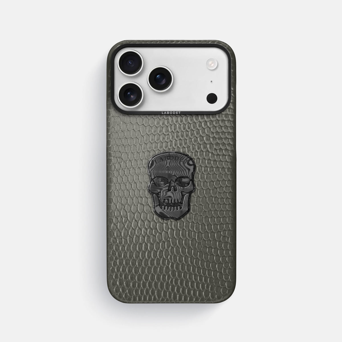 Classic Case With Carbon Skull For iPhone 18 Pro Max In Lizard -1 | Grey-Black