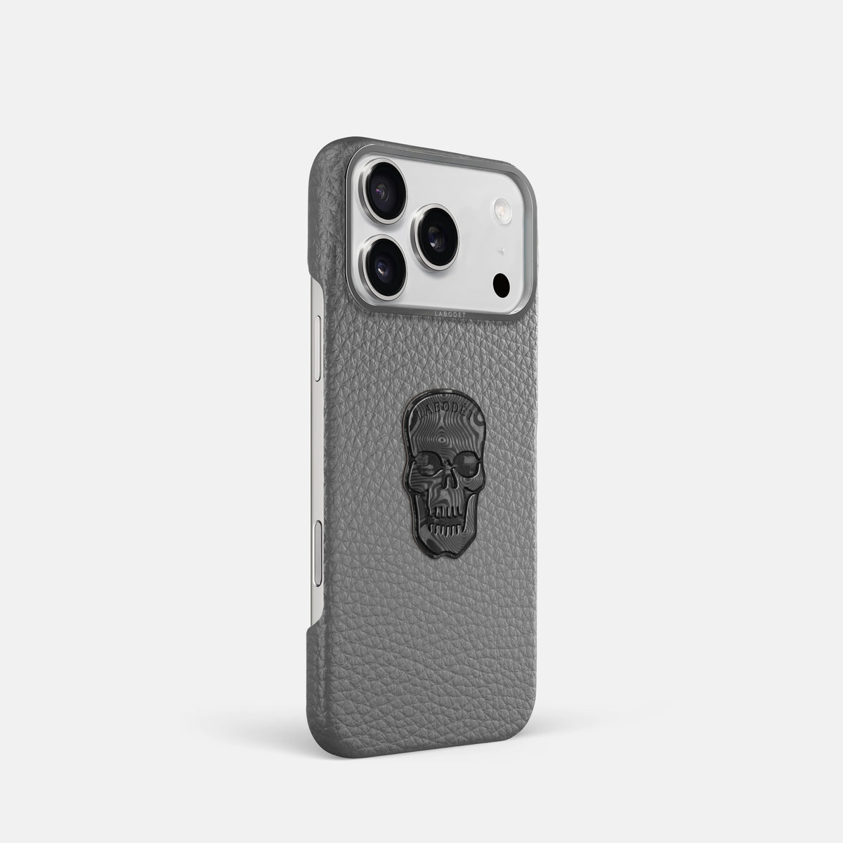Classic Case With Carbon Skull For iPhone 17 Pro In Calf -2 | Souris-Steel