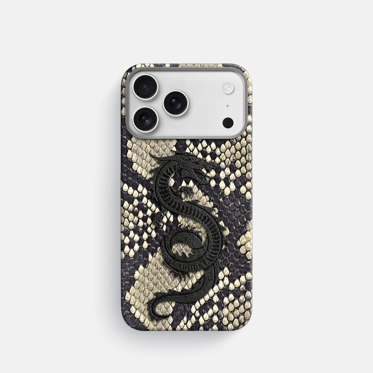 Classic Case With Carbon Dragon For iPhone 18 Pro In Deluxe Python -1 | Savannah-Steel