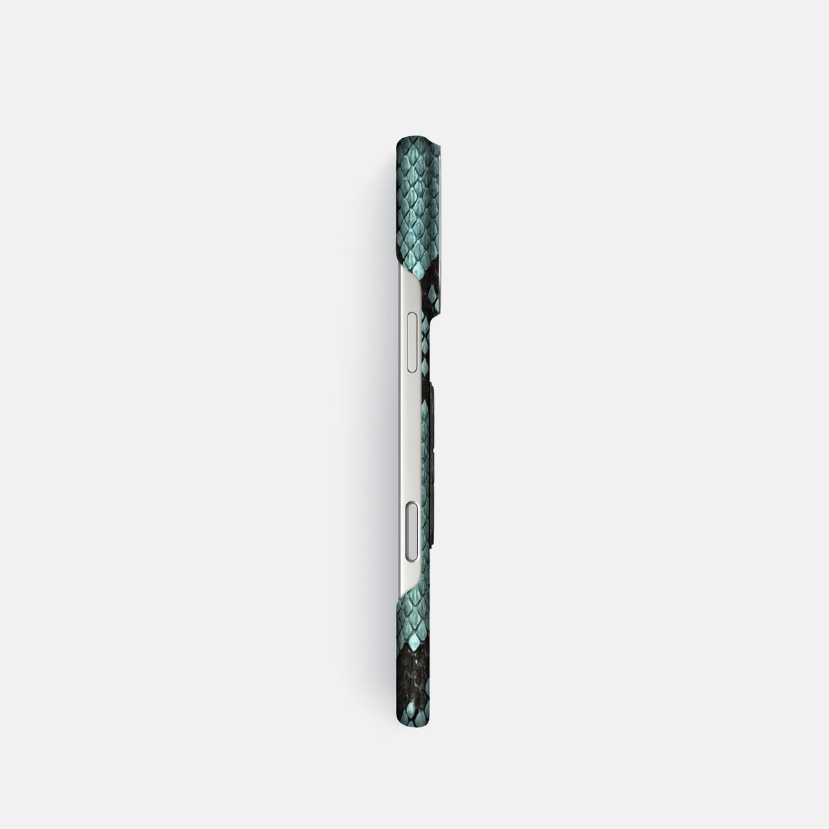 Classic Case With Carbon Skull For iPhone 18 Pro In Deluxe Python -3 | Blue-Lagoon-Steel