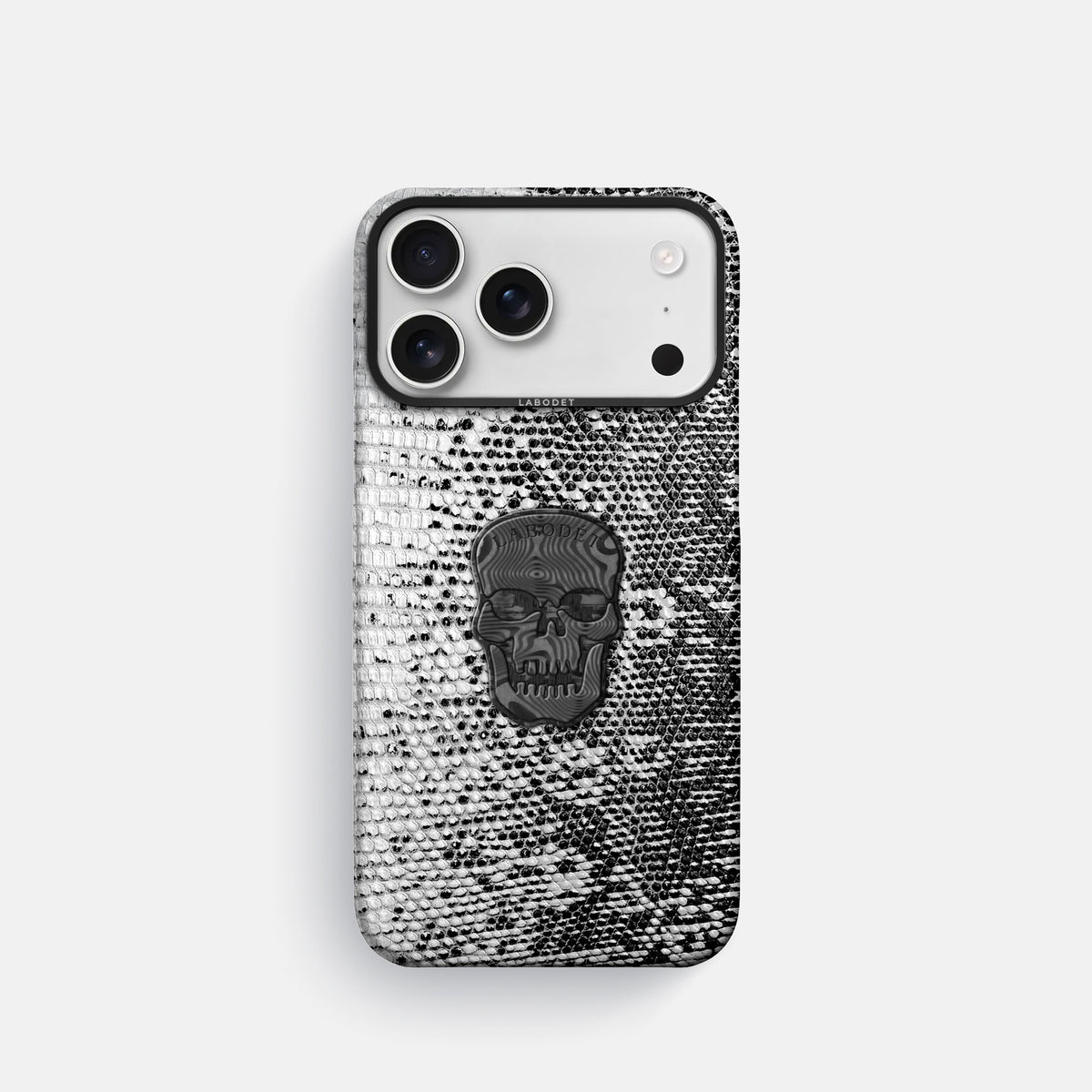 Classic Case With Carbon Skull For iPhone 17 Pro In Himalayan Lizard -1 | Dark-Black