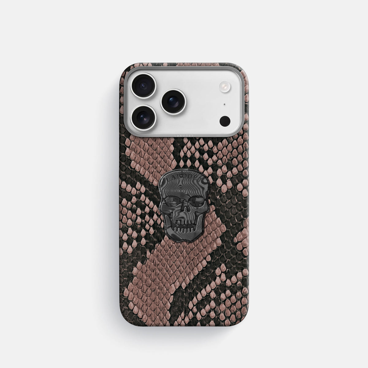 Classic Case With Carbon Skull For iPhone 18 Pro In Deluxe Python -1 | Mahogany-Brown-Steel