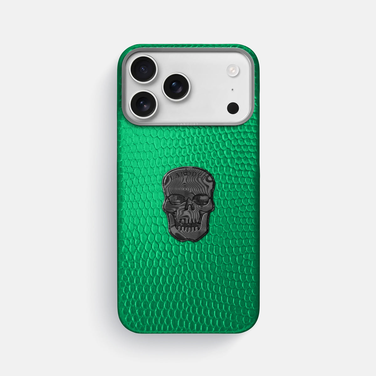 Classic Case With Carbon Skull For iPhone 17 Pro Max In Lizard -1 | Apple-Green-Steel