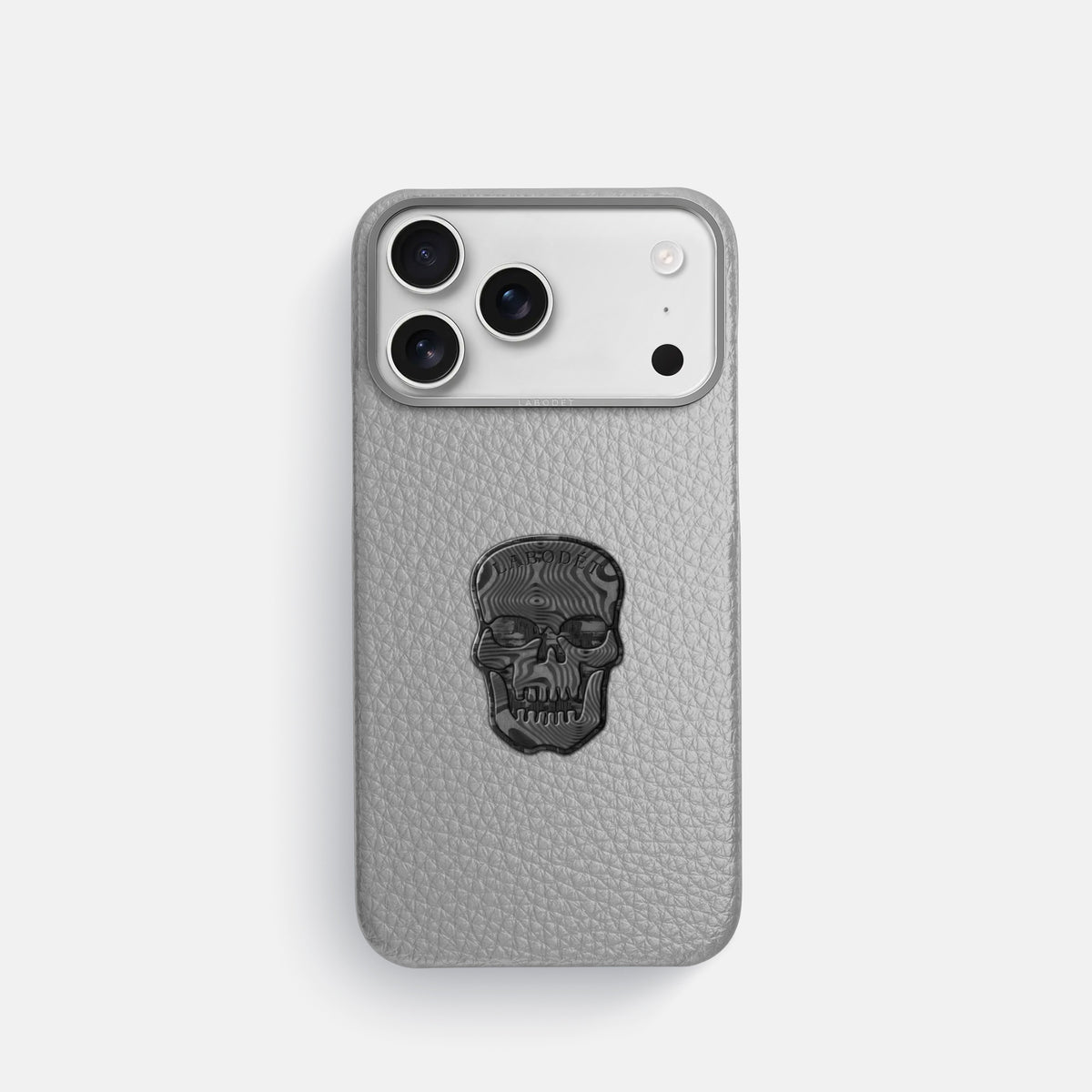 Classic Case With Carbon Skull For iPhone 17 Pro In Calf -1 | Nuage-Steel