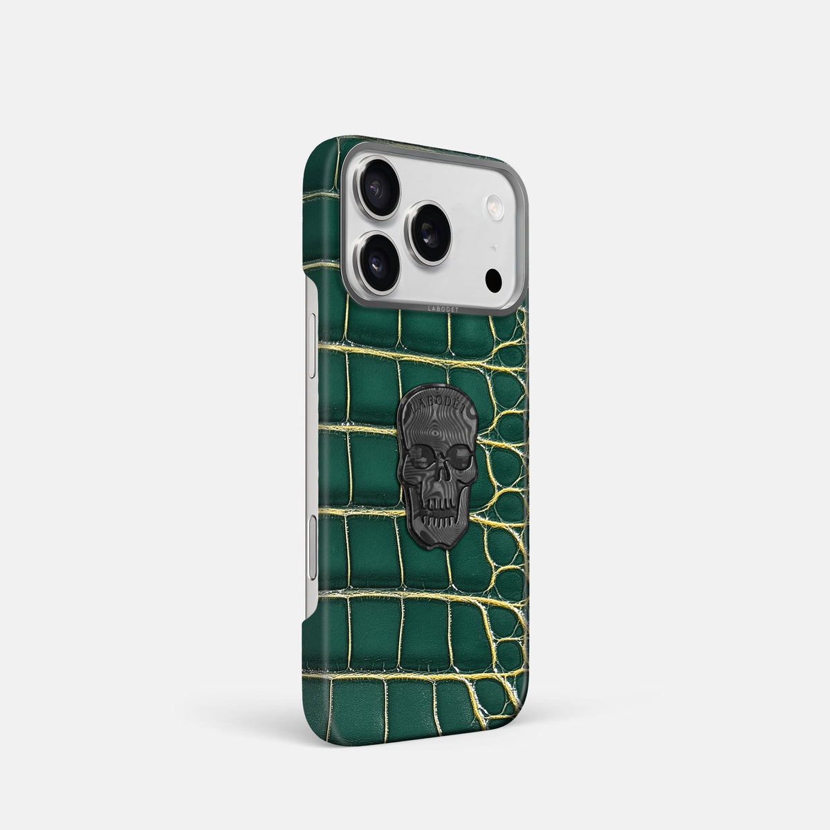 Classic Case With Carbon Skull For iPhone 18 Pro In Patina Alligator -2 | Cambridge-Steel