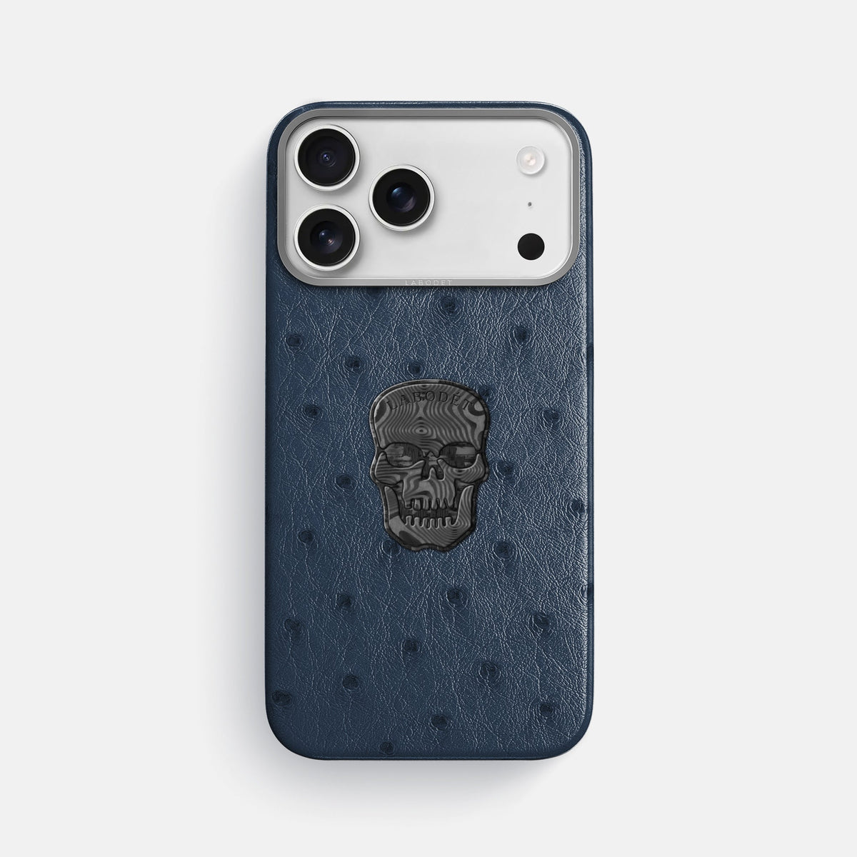Classic Case With Carbon Skull For iPhone 17 Pro Max In Ostrich