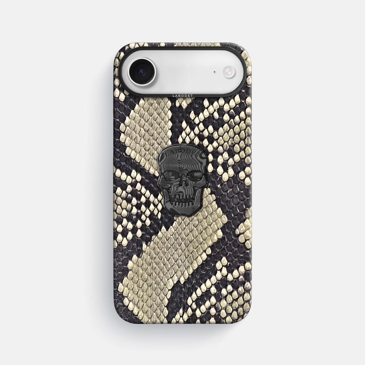 Classic Case With Carbon Skull For iPhone 17 Air In Deluxe Python -1 | Savannah-Black