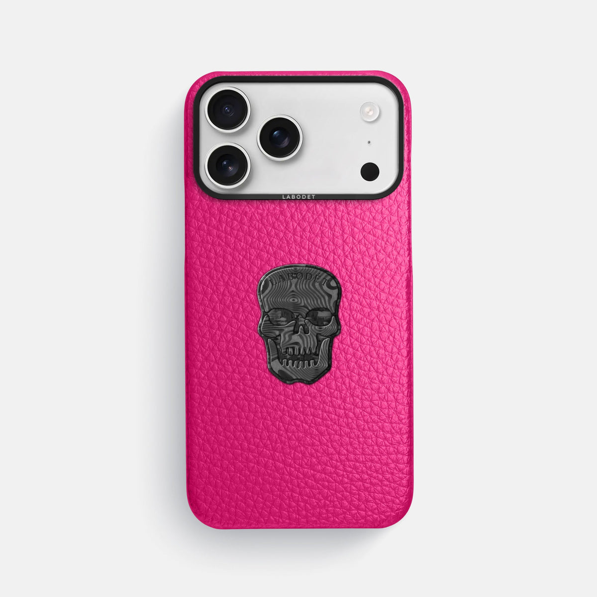 Classic Case With Carbon Skull For iPhone 18 Pro Max In Calf -1 | Magenta-Black