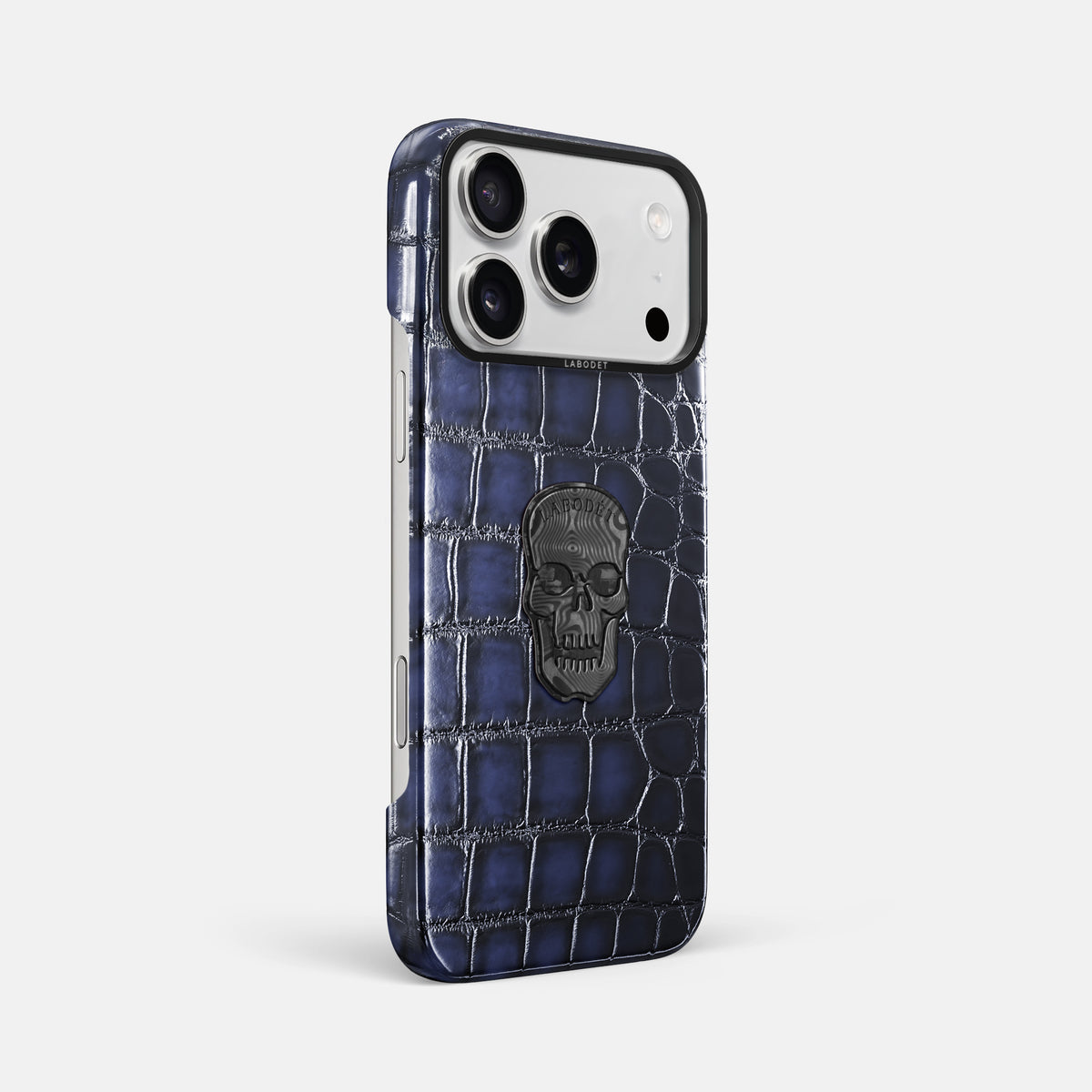 Classic Case With Carbon Skull For iPhone 17 Pro Max In Patina Alligator -2 | Havana-Blue-Black