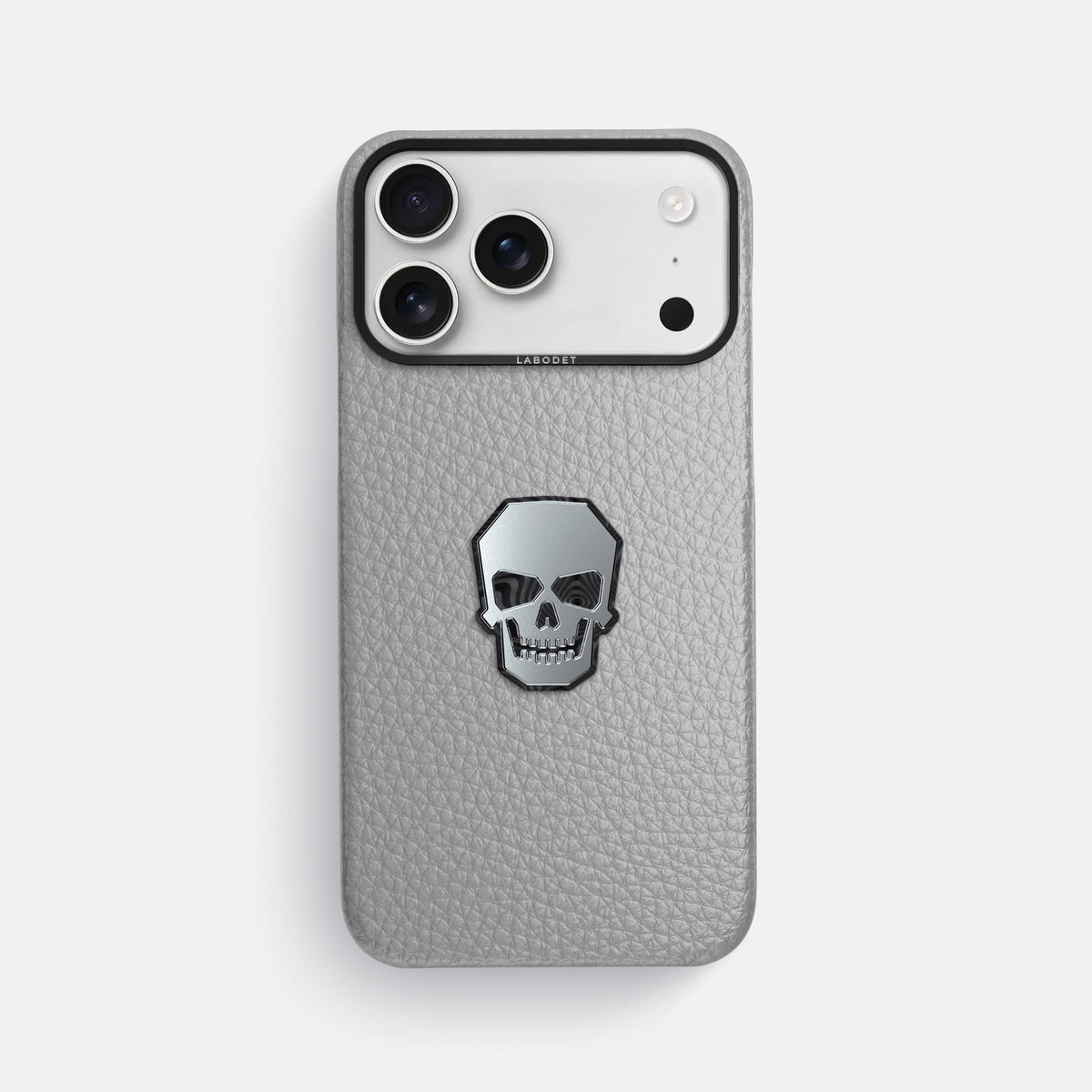 Classic Case With Titanium Skull For iPhone 18 Pro Max In Calf -1 | Nuage-Black