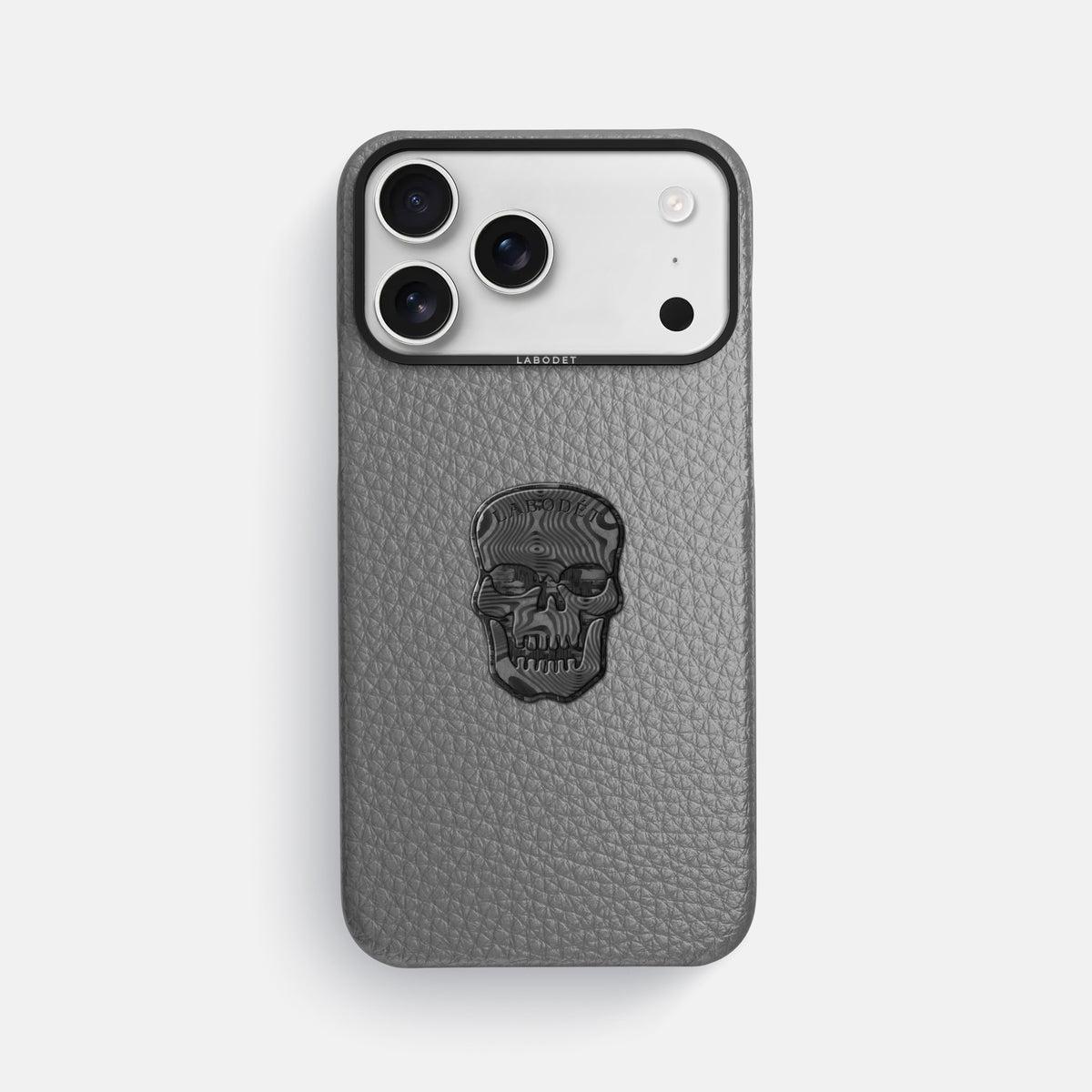 Classic Case With Carbon Skull For iPhone 17 Pro Max In Calf -1 | Souris-Black