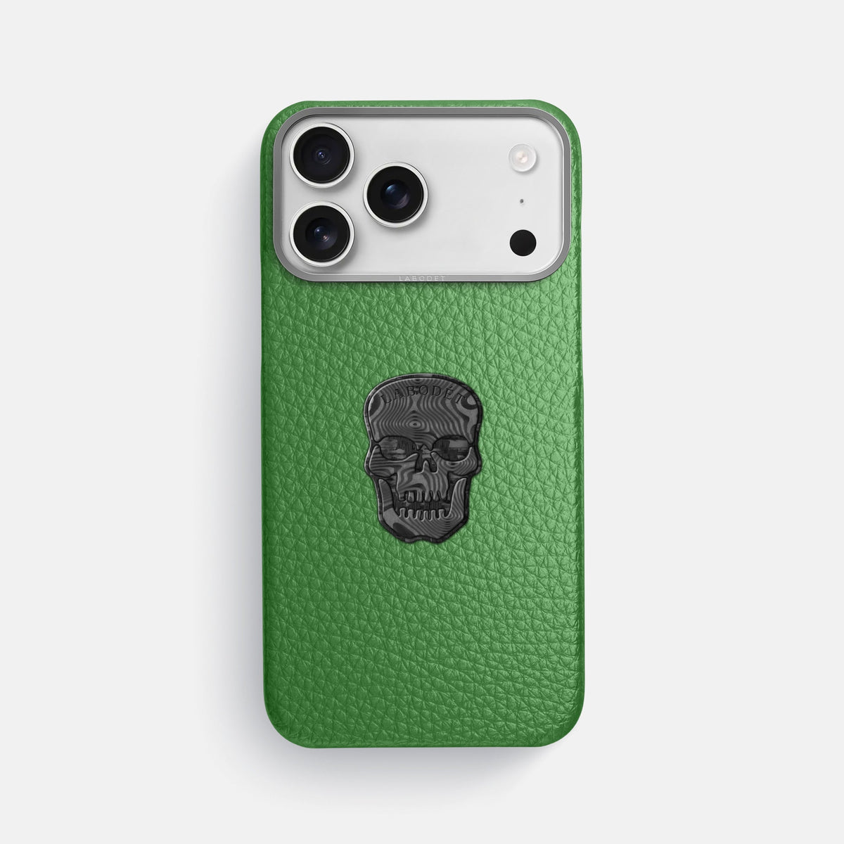 Classic Case With Carbon Skull For iPhone 18 Pro Max In Calf -1 | Herb-Steel