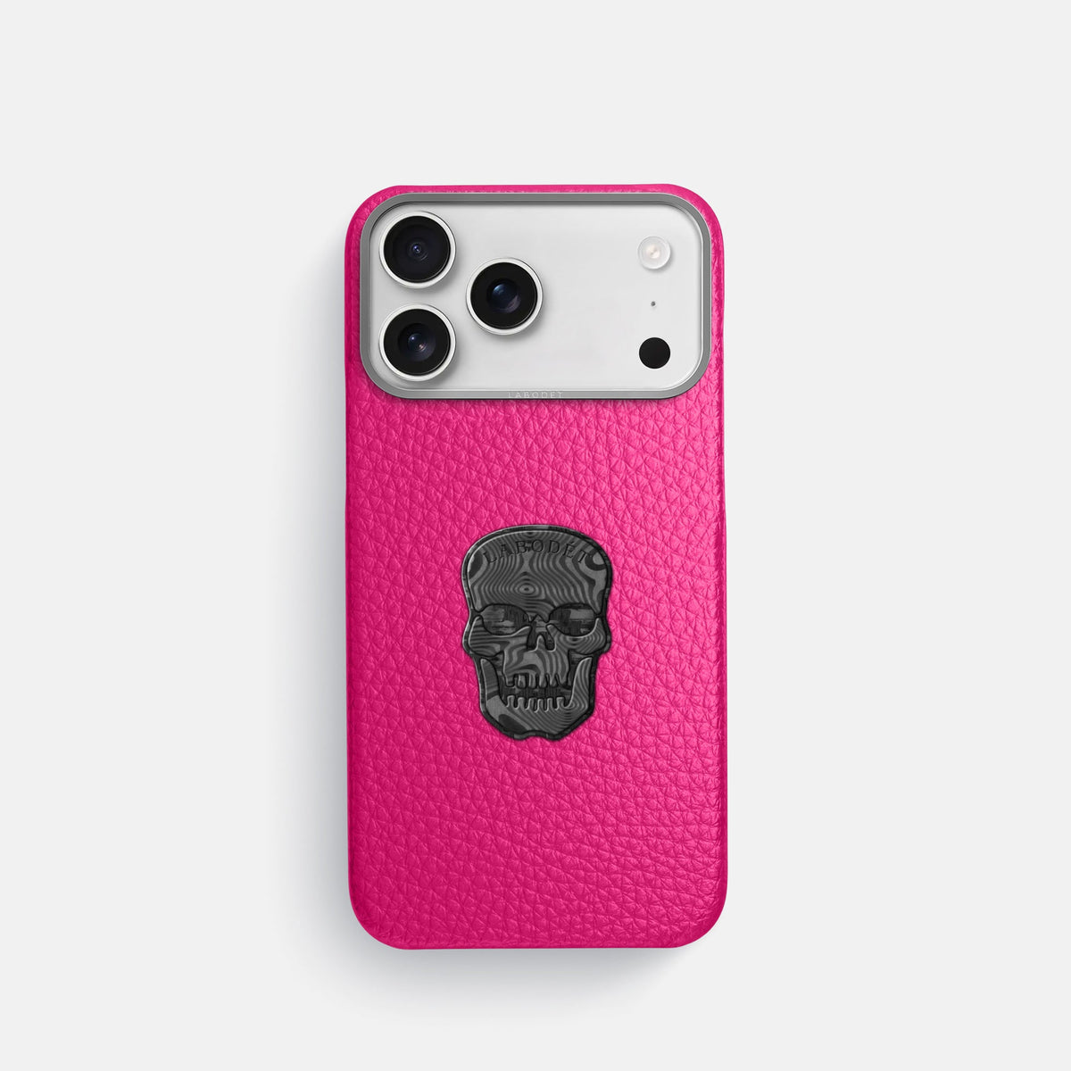 Classic Case With Carbon Skull For iPhone 18 Pro In Calf -1 | Magenta-Steel