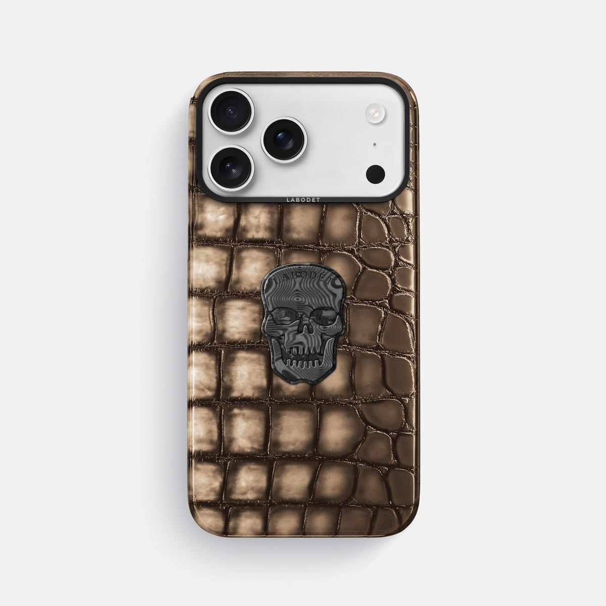 Classic Case With Carbon Skull For iPhone 18 Pro Max In Patina Alligator -1 | Etoupe-Black