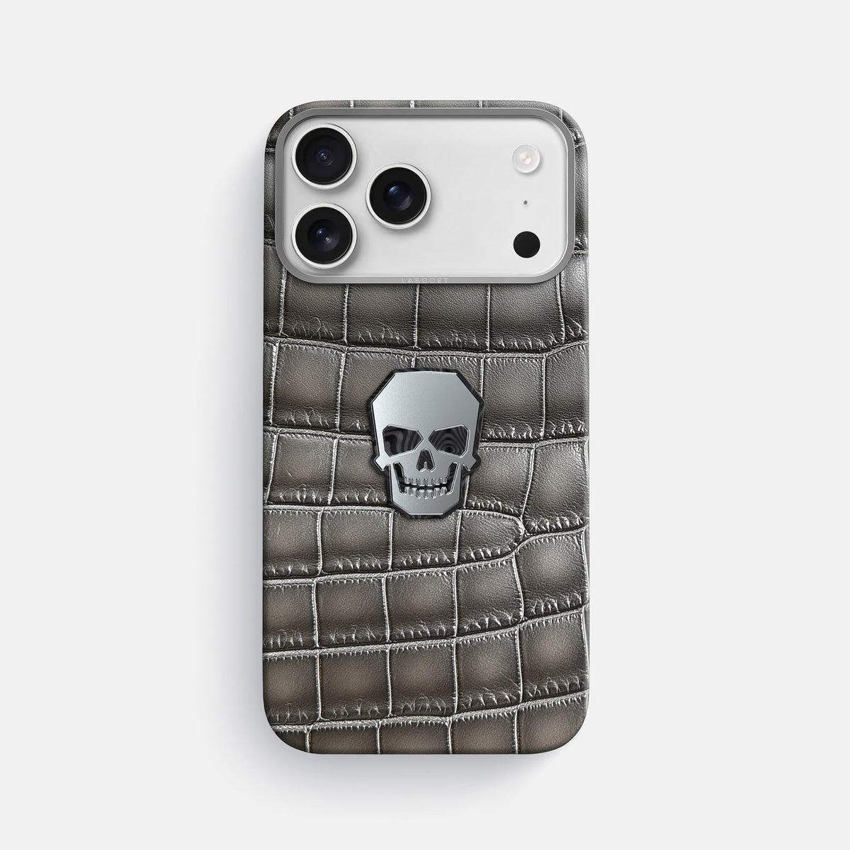 Classic Case With Titanium Skull For iPhone 18 Pro Max In Patina Alligator -1 | Grey-Steel