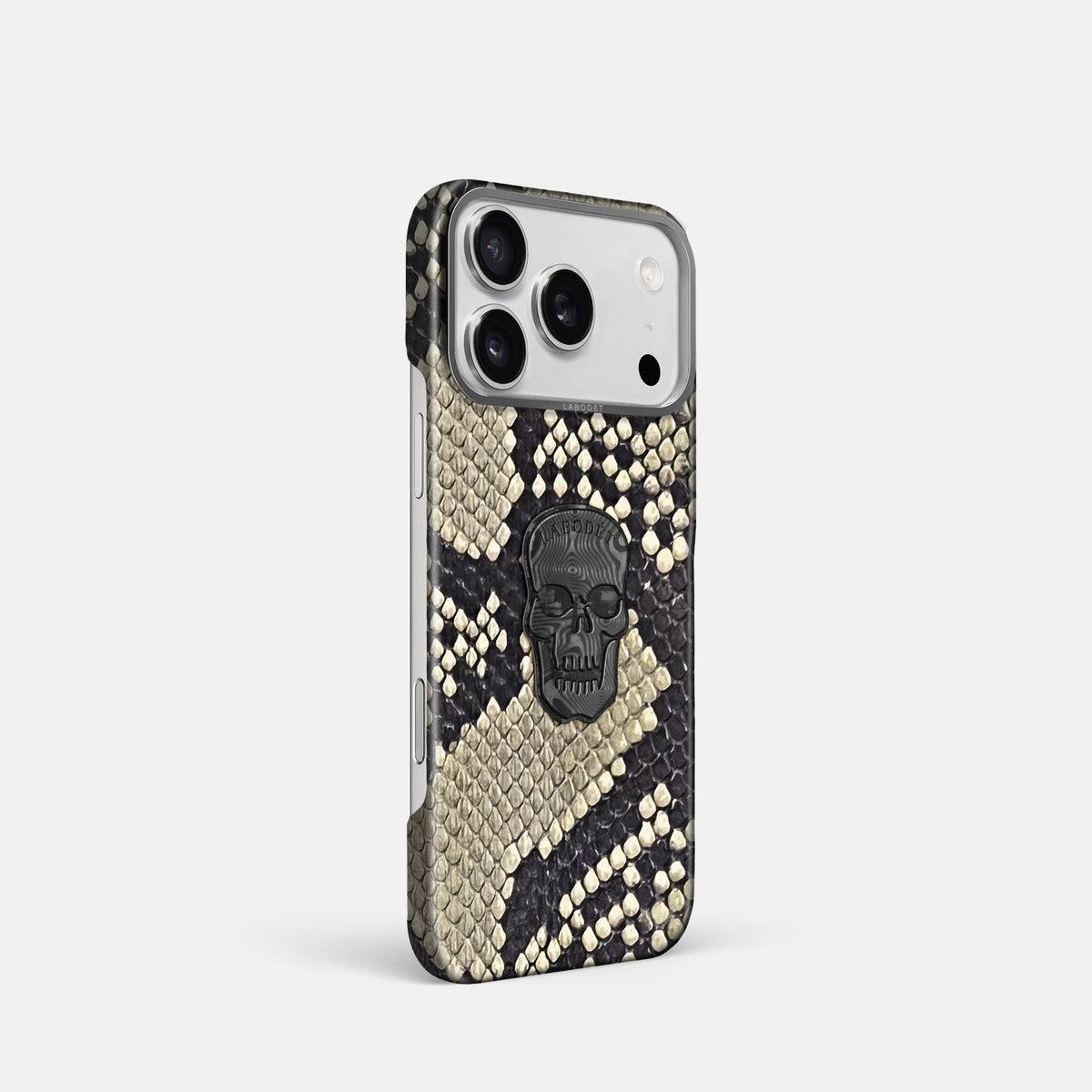 Classic Case With Carbon Skull For iPhone 17 Pro In Deluxe Python -2 | Savannah-Steel