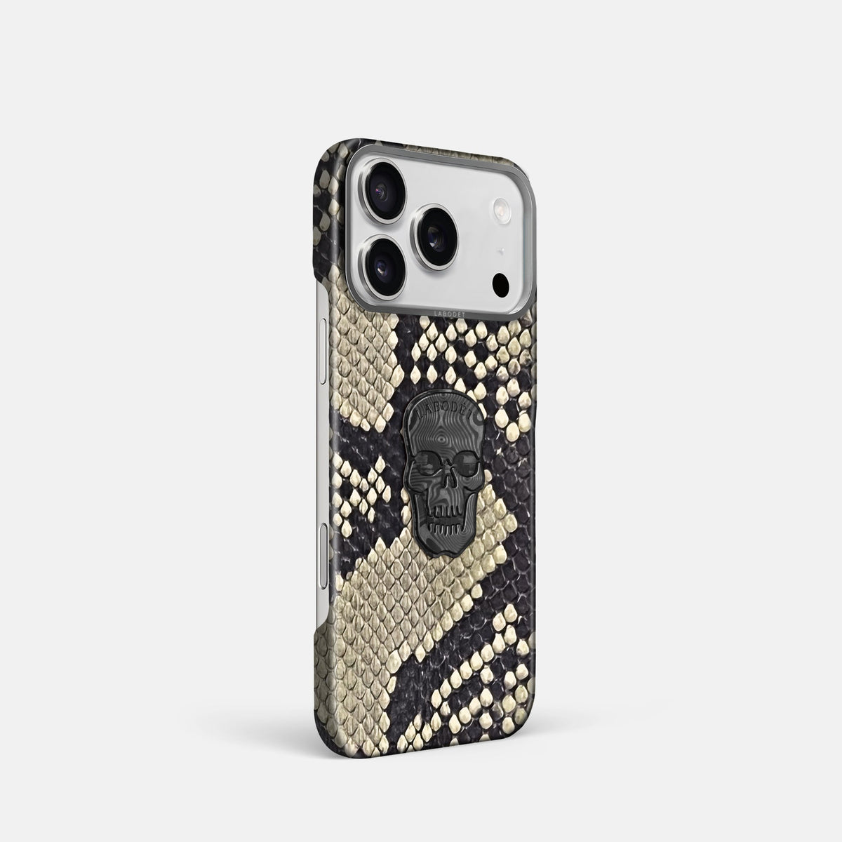 Classic Case With Carbon Skull For iPhone 18 Pro In Deluxe Python -2 | Savannah-Steel