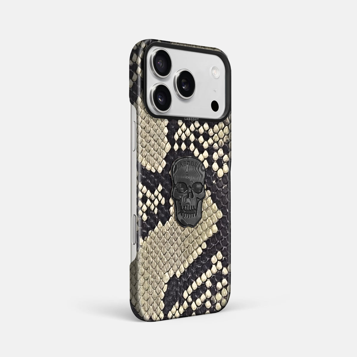 Classic Case With Carbon Skull For iPhone 18 Pro Max In Deluxe Python -2 | Savannah-Black