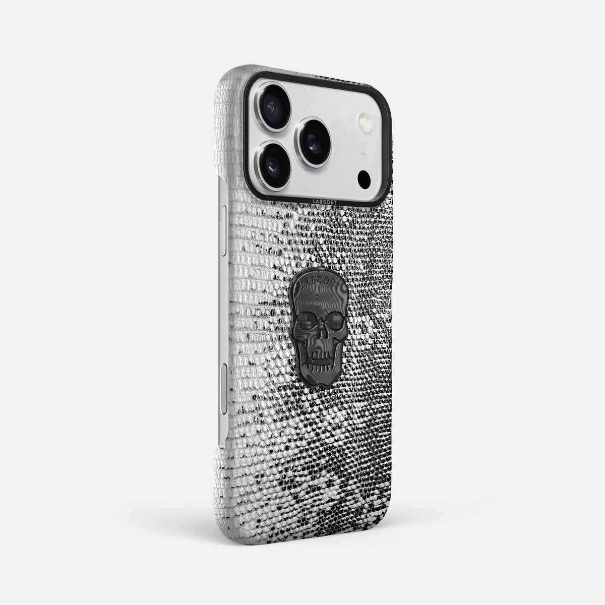 Classic Case With Carbon Skull For iPhone 17 Pro Max In Himalayan Lizard -2 | Dark-Black