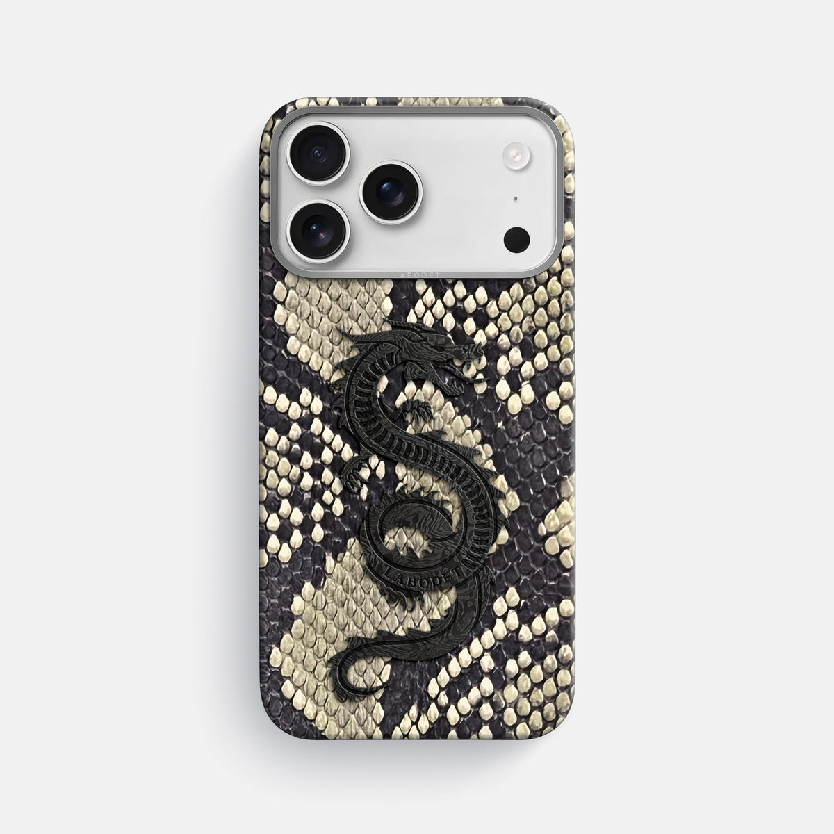 Classic Case With Carbon Dragon For iPhone 18 Pro Max In Deluxe Python -1 | Savannah-Steel