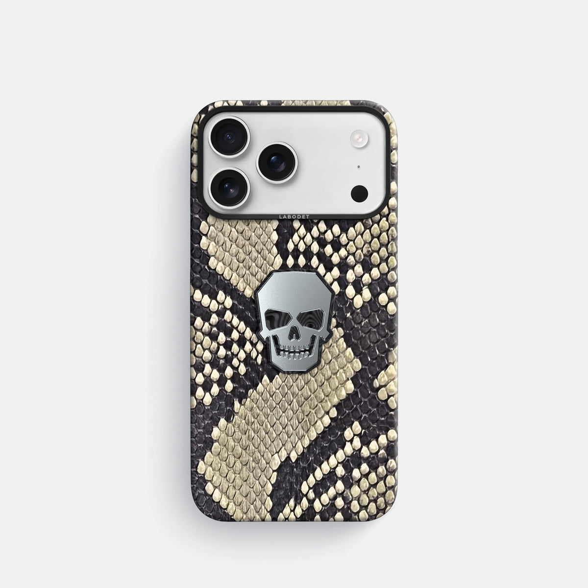Classic Case With Titanium Skull For iPhone 18 Pro In Deluxe Python -1 | Savannah-Black