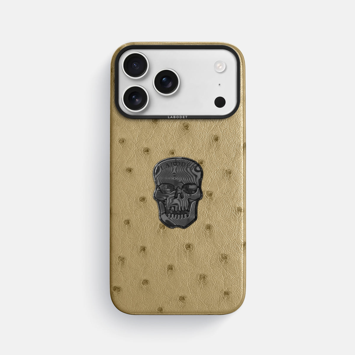 Classic Case With Carbon Skull For iPhone 17 Pro Max In Ostrich -1 | Desert-Sand-Black