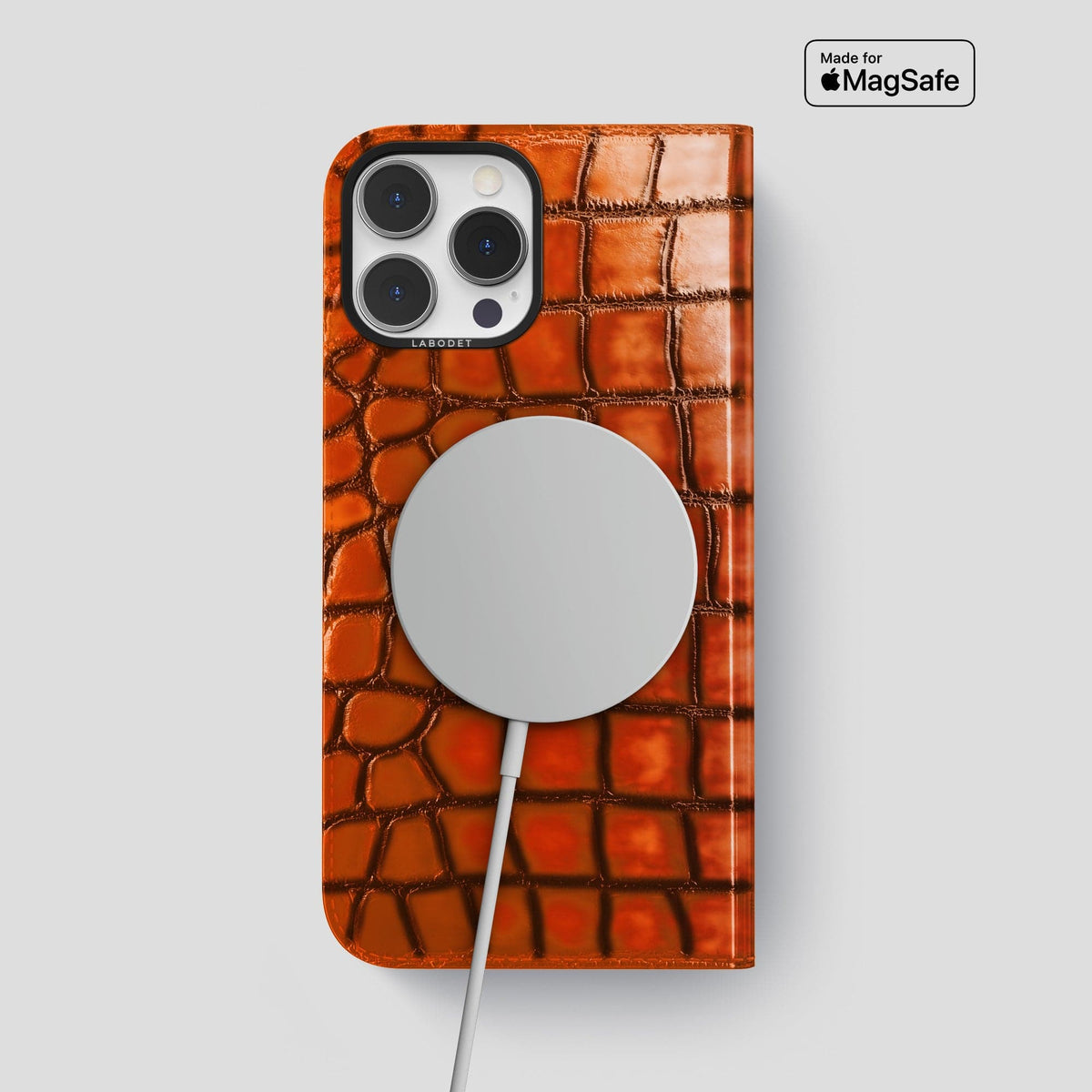 Clay-Court iPhone 15 Pro Max Folio Magsafe Case Patina Alligator with Black Metal -3 | Clay-Court-Black