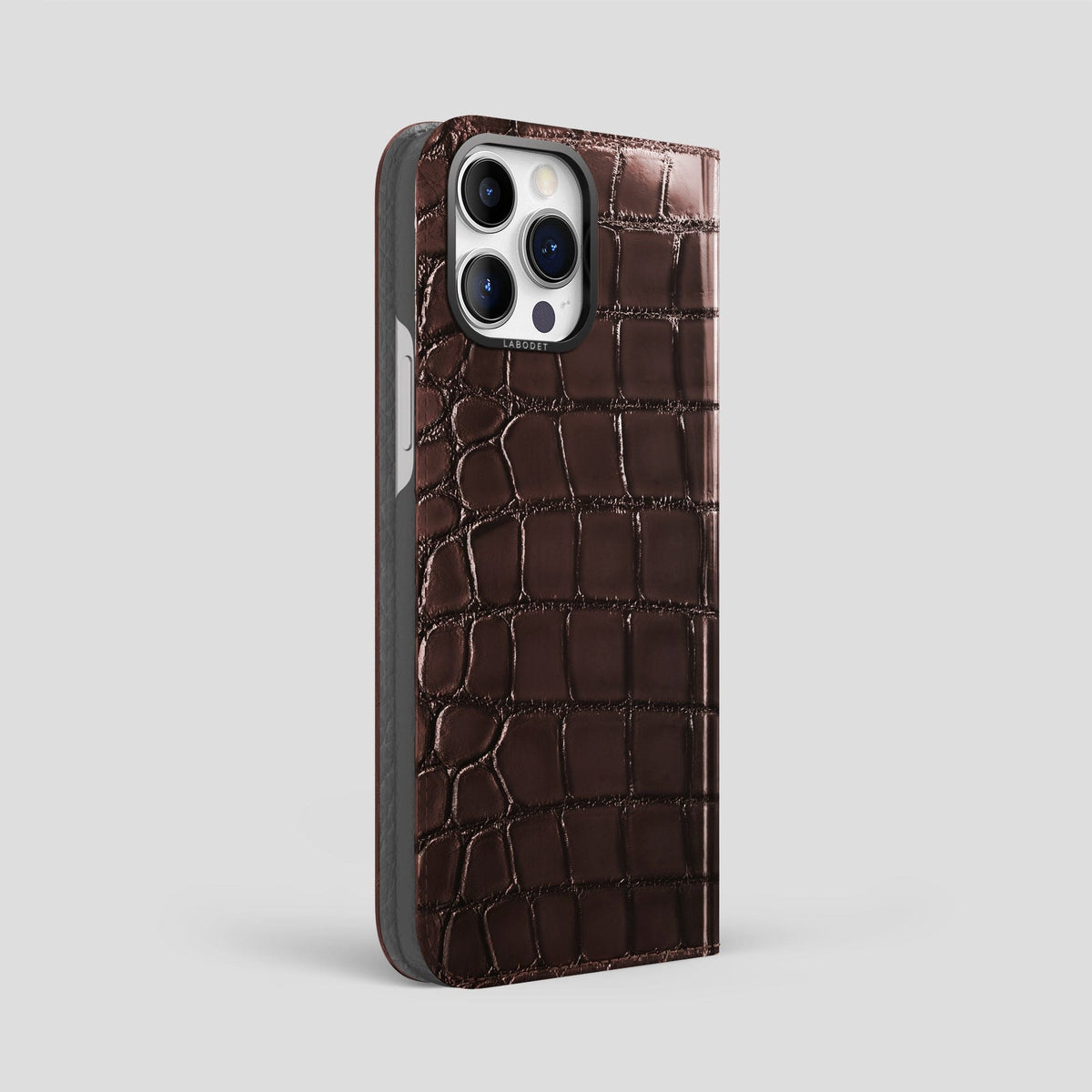 Grape-Wine iPhone 15 Pro Max Folio Magsafe Case Patina Alligator with Black Metal -1 | Grape-Wine-Black