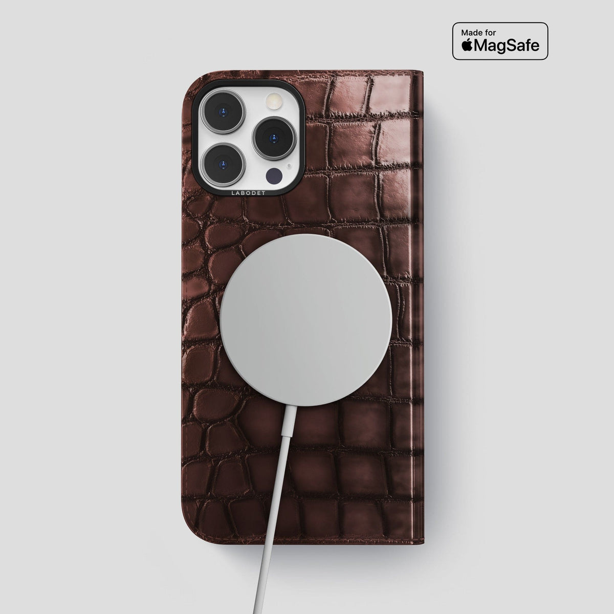 Grape-Wine iPhone 15 Pro Max Folio Magsafe Case Patina Alligator with Black Metal -3 | Grape-Wine-Black