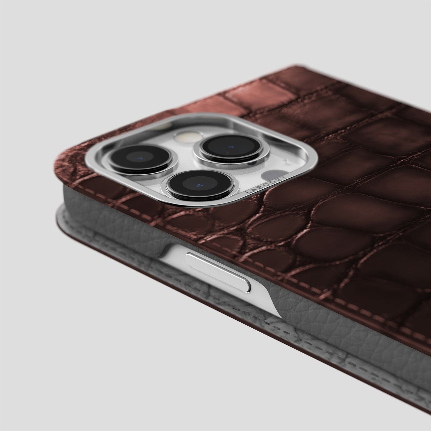 Grape-Wine iPhone 15 Pro Max Folio Magsafe Case Patina Alligator with Steel Metal -5 | Grape-Wine-Steel