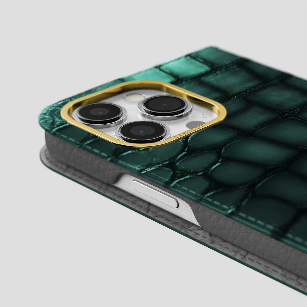 Green iPhone 15 Pro Max Folio Magsafe Case Patina Alligator with Gold Metal -5 | Green-Gold