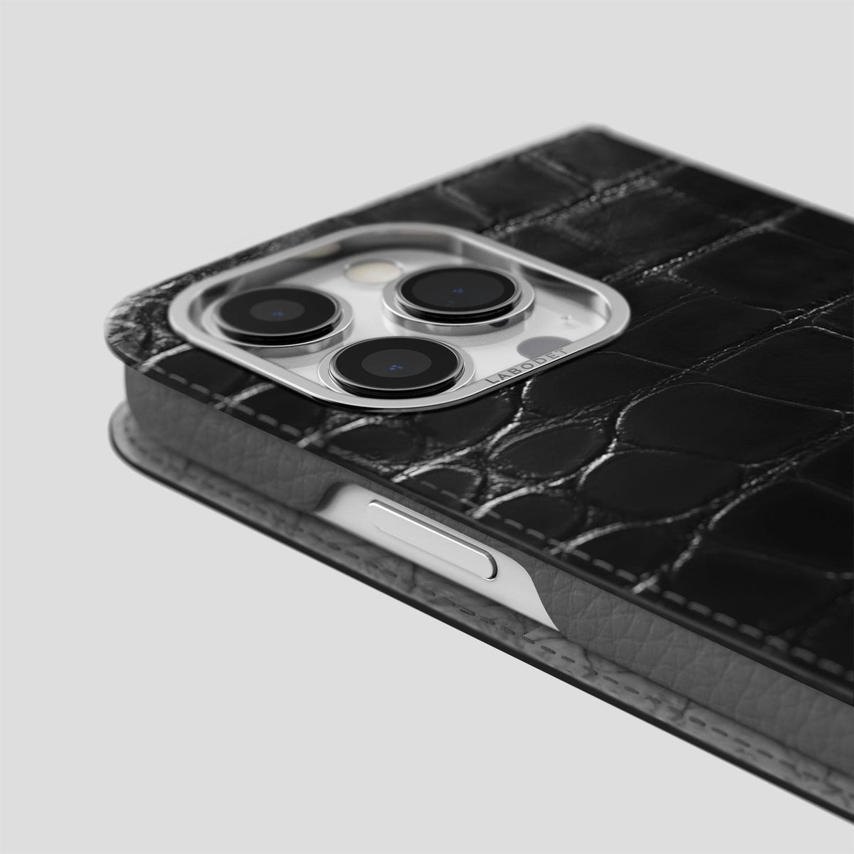 Havana-Black iPhone 15 Pro Max Folio Magsafe Case Patina Alligator with Steel Metal -5 | Havana-Black-Steel