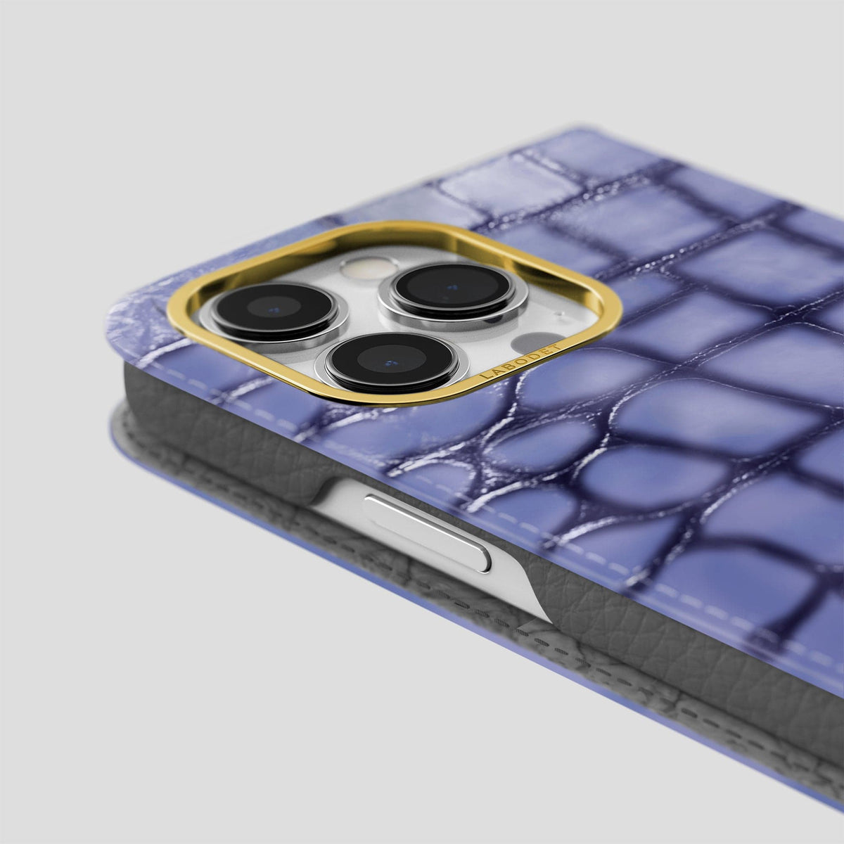 Lilac iPhone 15 Pro Max Folio Magsafe Case Patina Alligator with Gold Metal -5 | Lilac-Gold