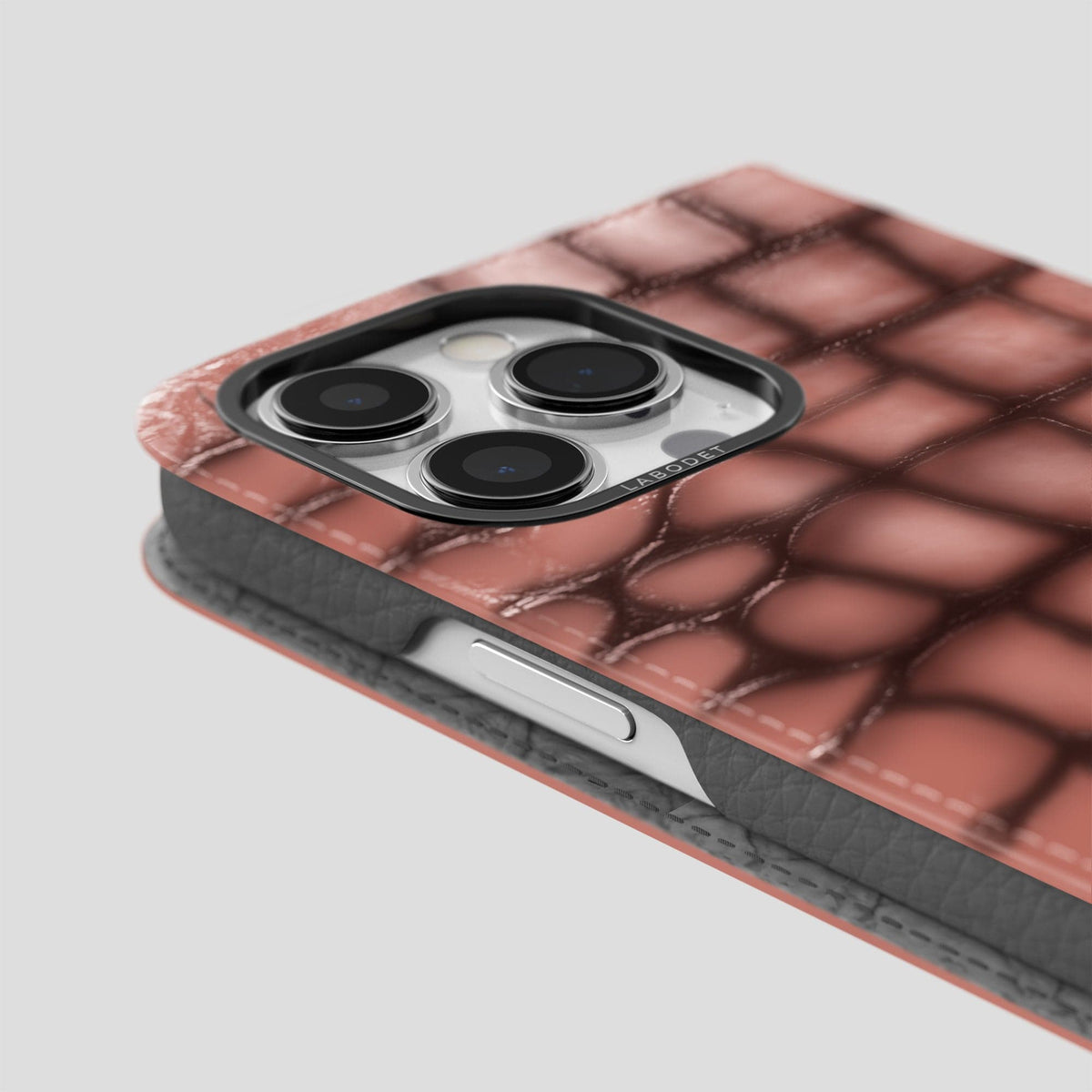 Wine-Sediment iPhone 15 Pro Max Folio Magsafe Case Patina Alligator with Black Metal -5 | Wine-Sediment-Black