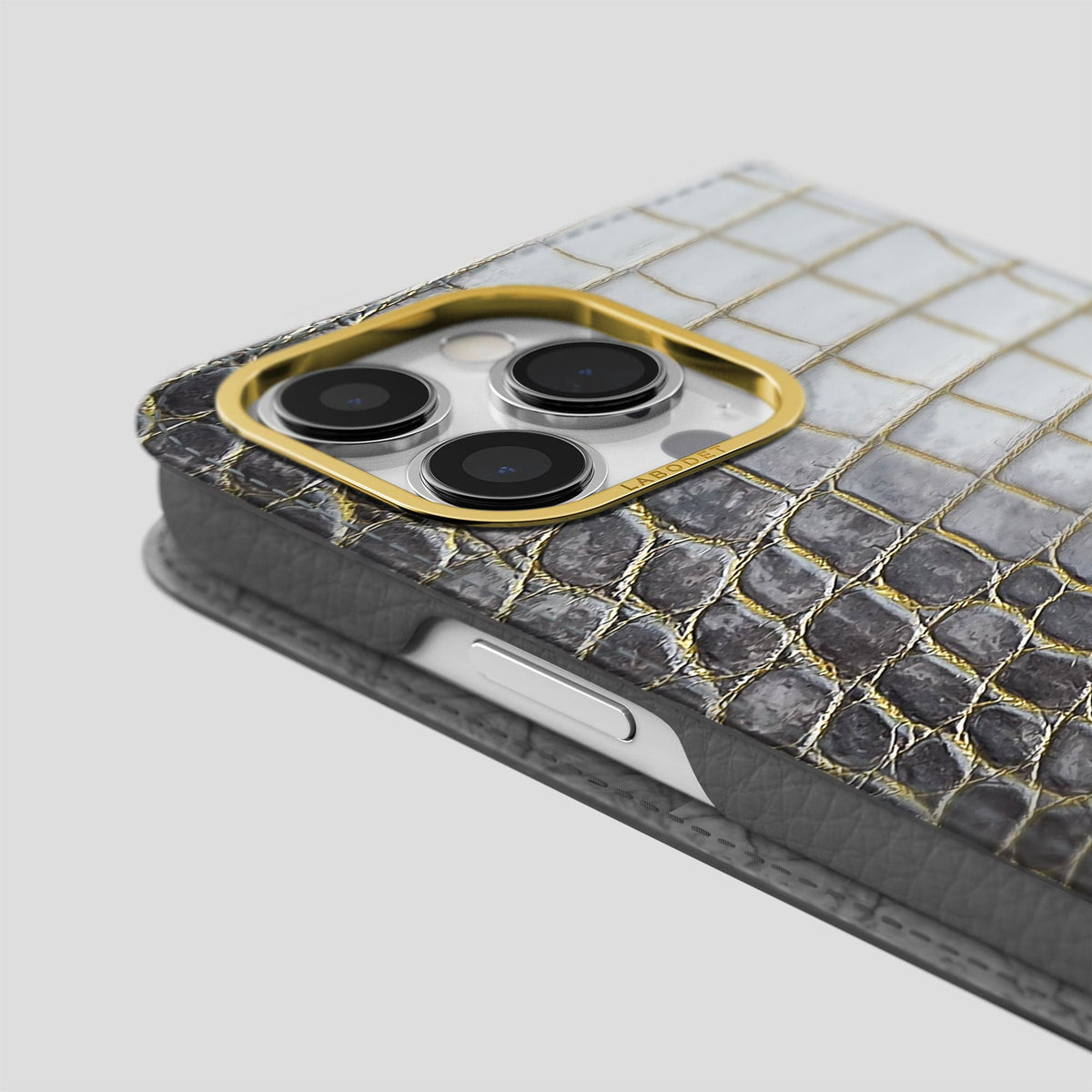 Gold iPhone 15 Pro Folio Case Himalayan Crocodile with Gold Metal -5 | Gold-Gold