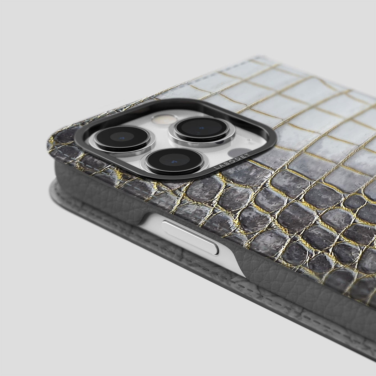 Gold iPhone 15 Pro Max Folio Case Himalayan Crocodile with Black Metal -5 | Gold-Black