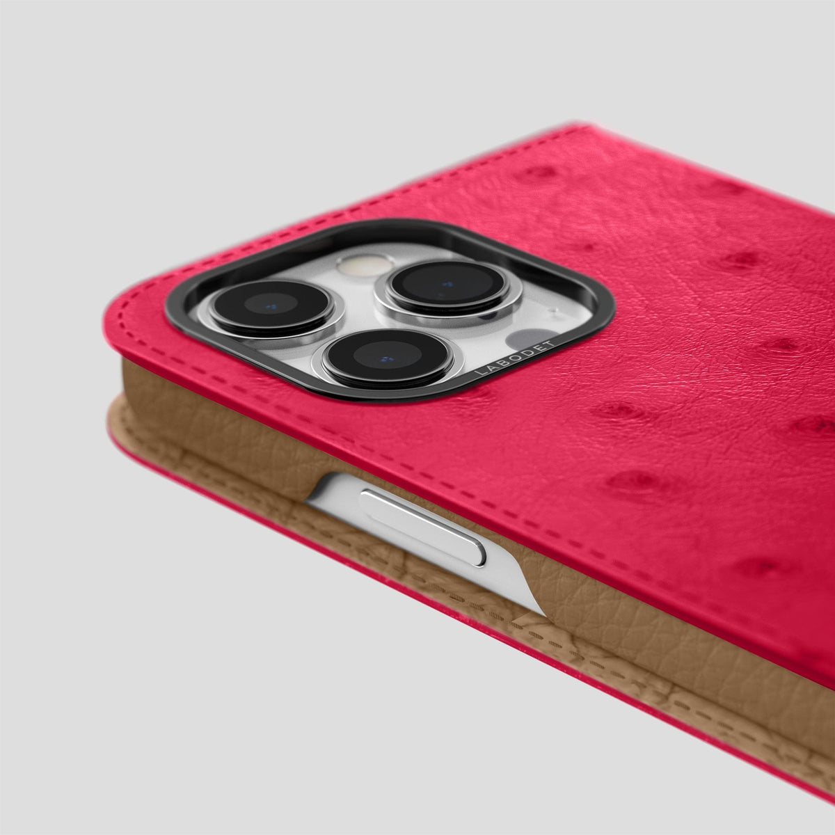 Bordeaux iPhone 15 Pro Max Folio Case Ostrich with Black Metal -5 | Bordeaux-Black