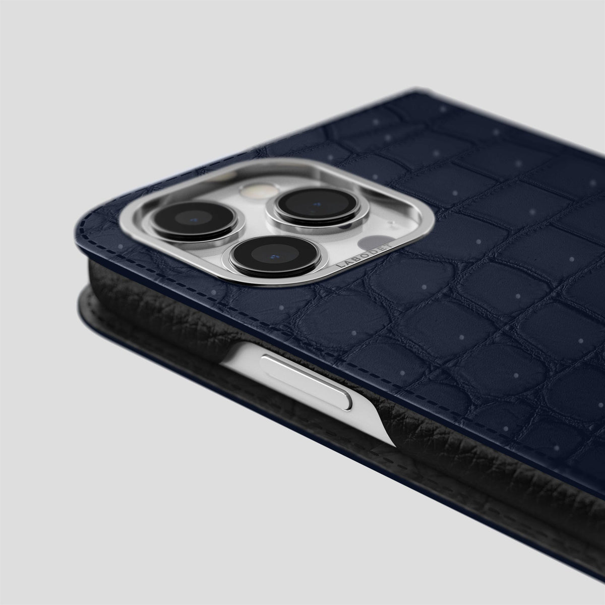 Deep Blue Sea iPhone 15 Pro Folio Magsafe Case Porosus Crocodile with Steel Metal -5 | Deep-Blue-Sea-Steel