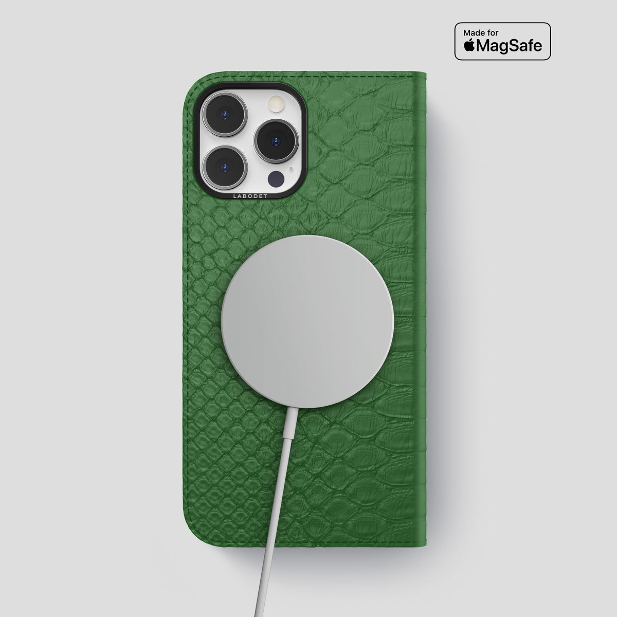 Green iPhone 15 Pro Max Folio Case Python with Black Metal -3 | Green-Black