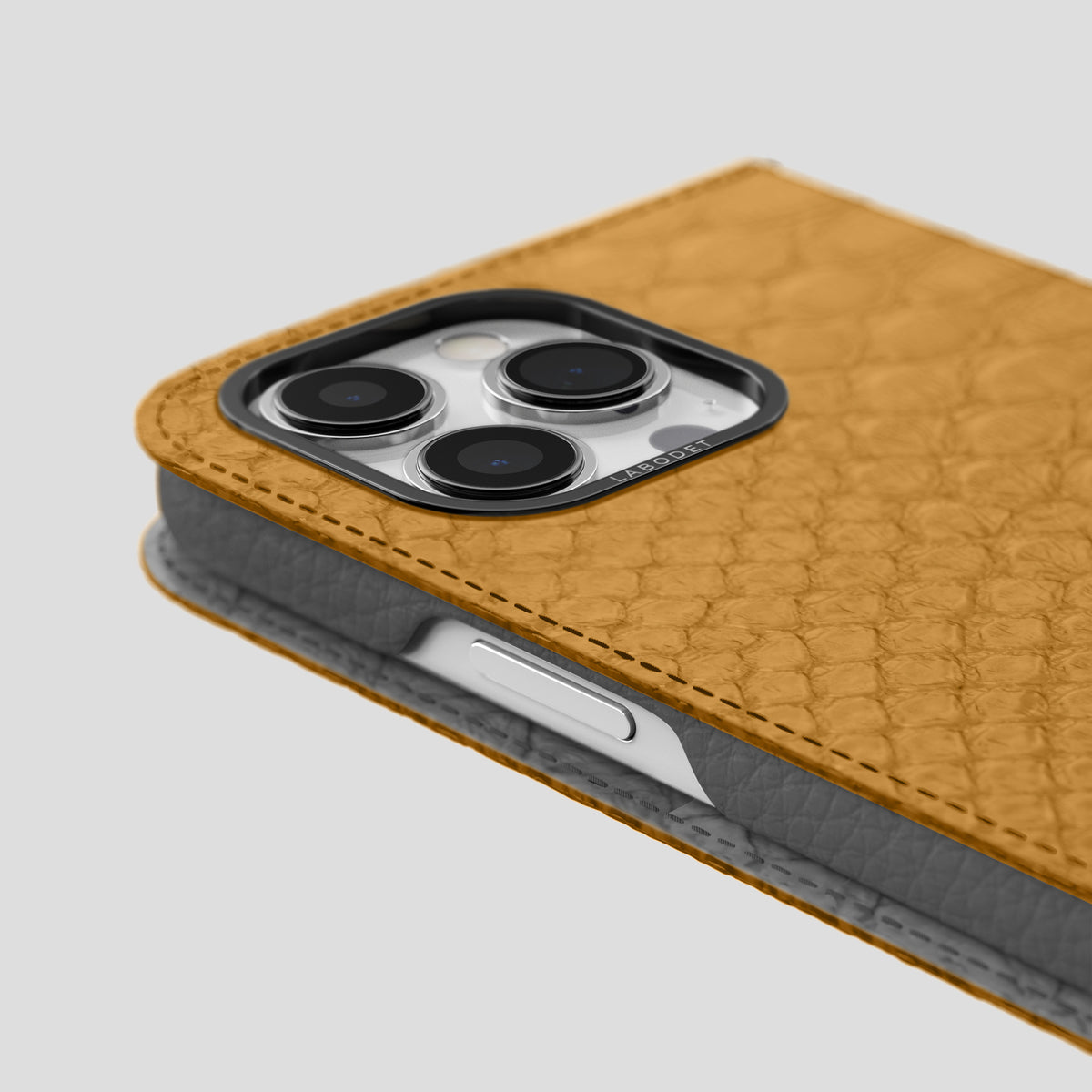 Honey iPhone 15 Pro Max Folio Case Python with Black Metal -5 | Honey-Black