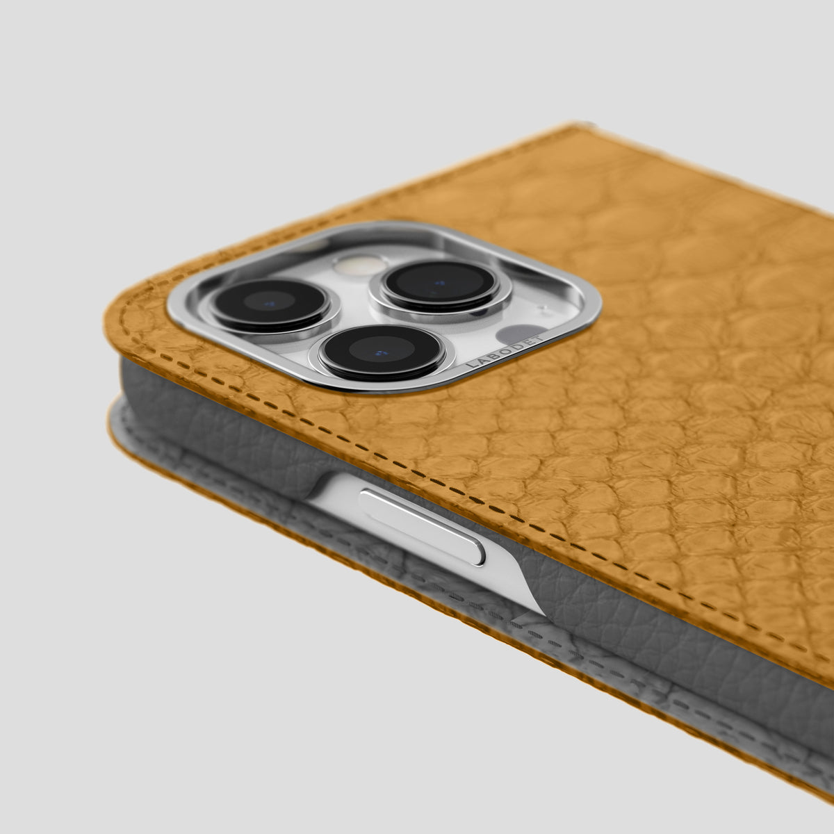 Honey iPhone 15 Pro Max Folio Case Python with Steel Metal -5 | Honey-Steel