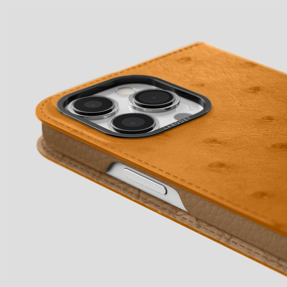 Chestnut iPhone 15 Pro Folio Case Ostrich with Black Metal -5 | Chestnut-Black